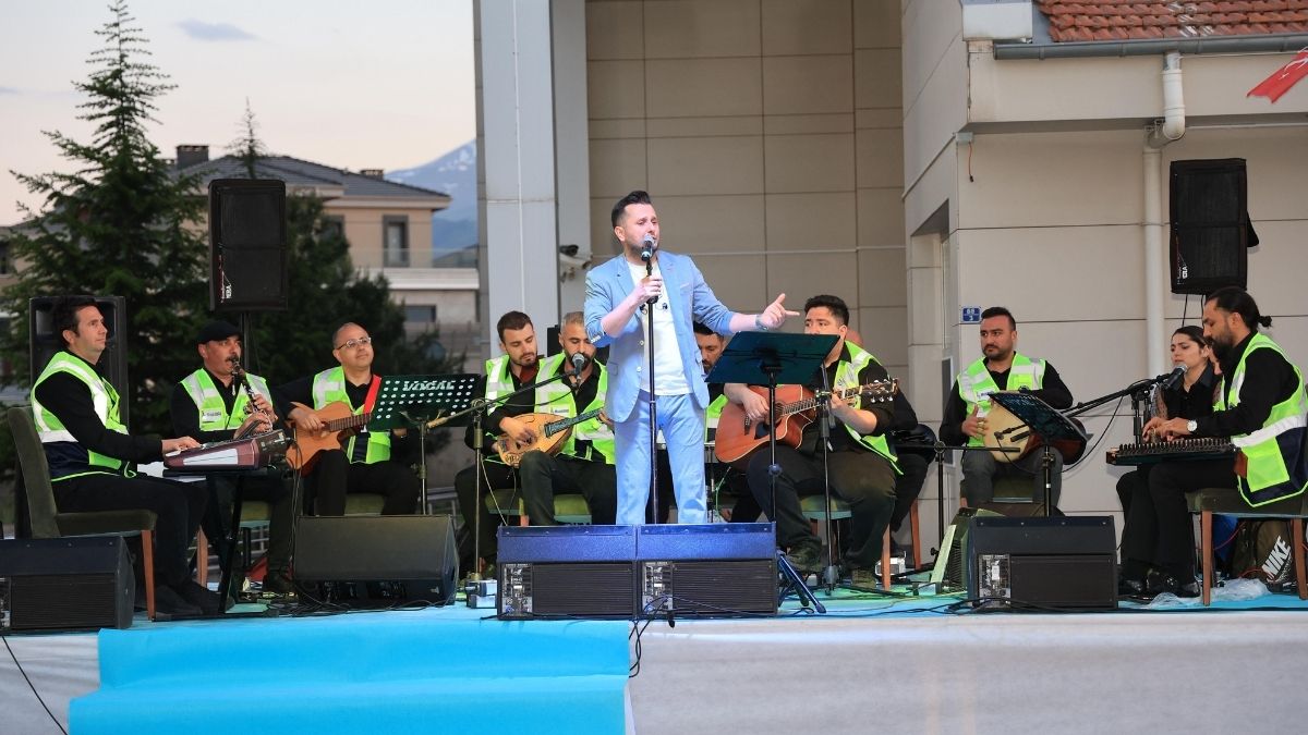 Kayseri'de Kyk Kız Yurdunda Konser! Grup Şantiye Sahne Aldı (2)