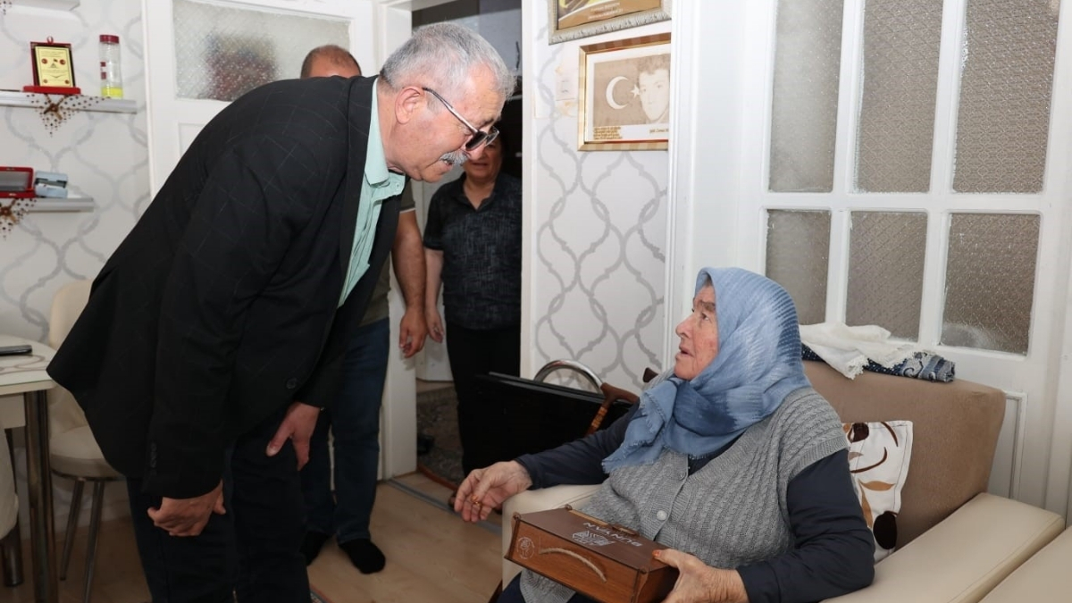 Kayseri'de O Belediyeden Anneler Günü'nde Anlamlı Ziyaret! (3)