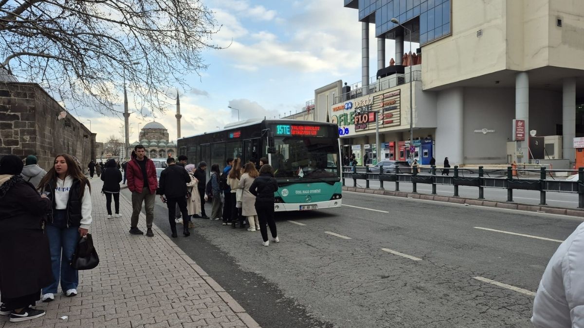 Kayseri’de Toplu Ulaşım Çileye Döndü! (2)