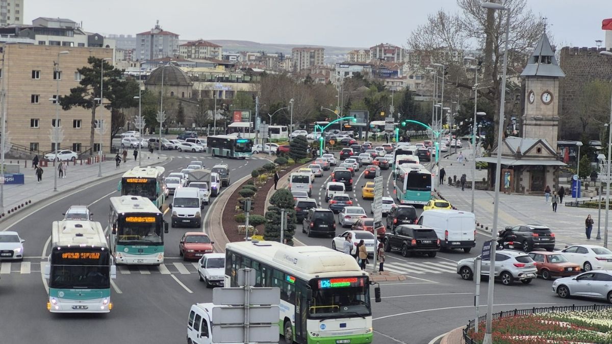 Kayseri’de Toplu Ulaşım Çileye Döndü! (3)