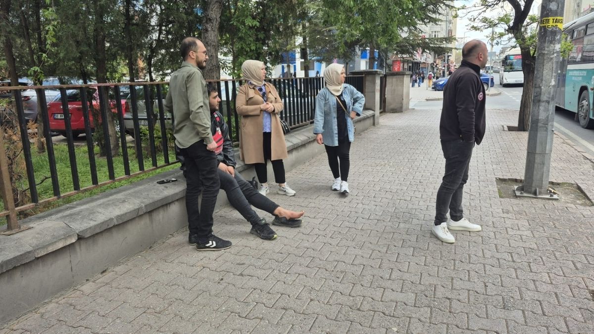 Kayseri’de Yine Motosiklet Kazası! Aracın Çarptığı Kurye Metrelerce Sürüklendi (1)