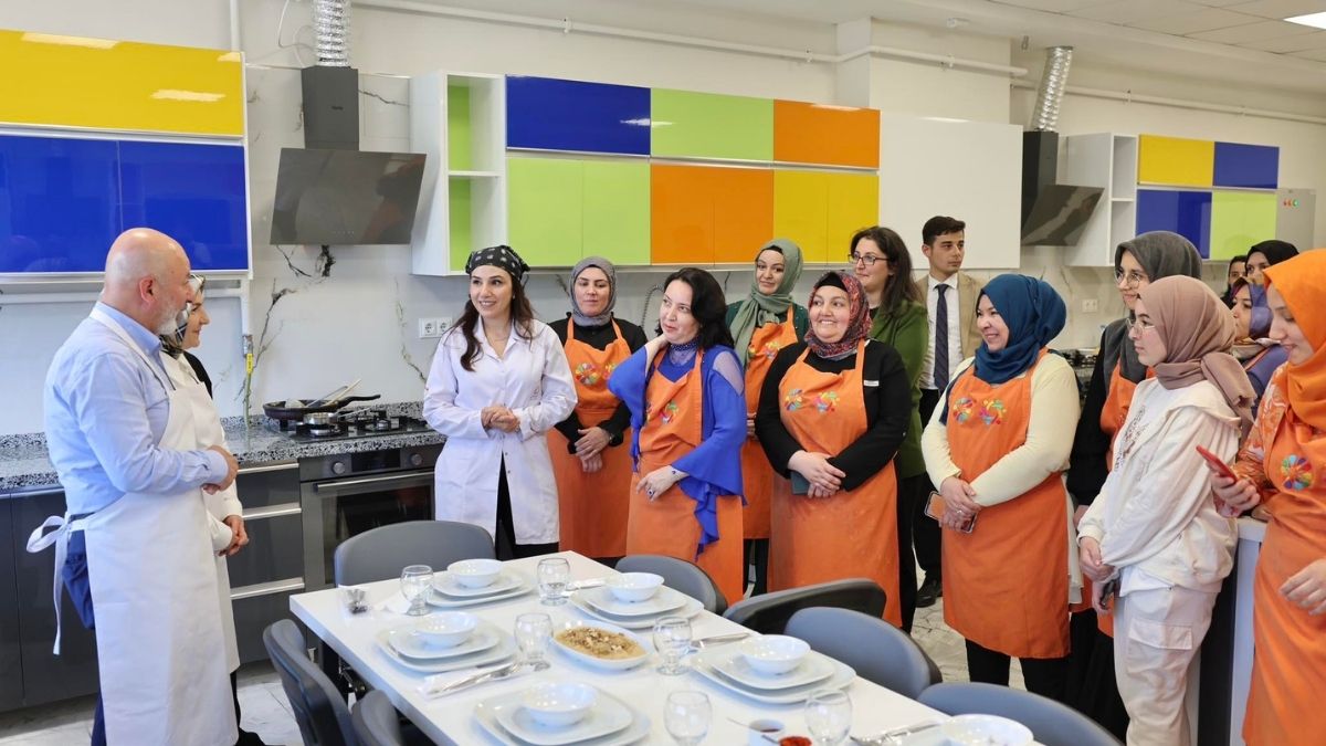 Kayserili Başkan Eşi Ile Mutfakta! Bakın Ne Hazırladı (2)