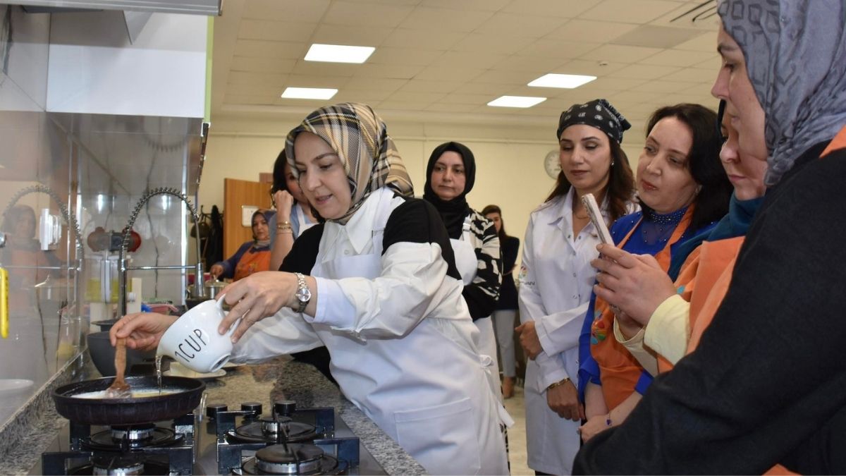 Kayserili Başkan Eşi Ile Mutfakta! Bakın Ne Hazırladı (6)