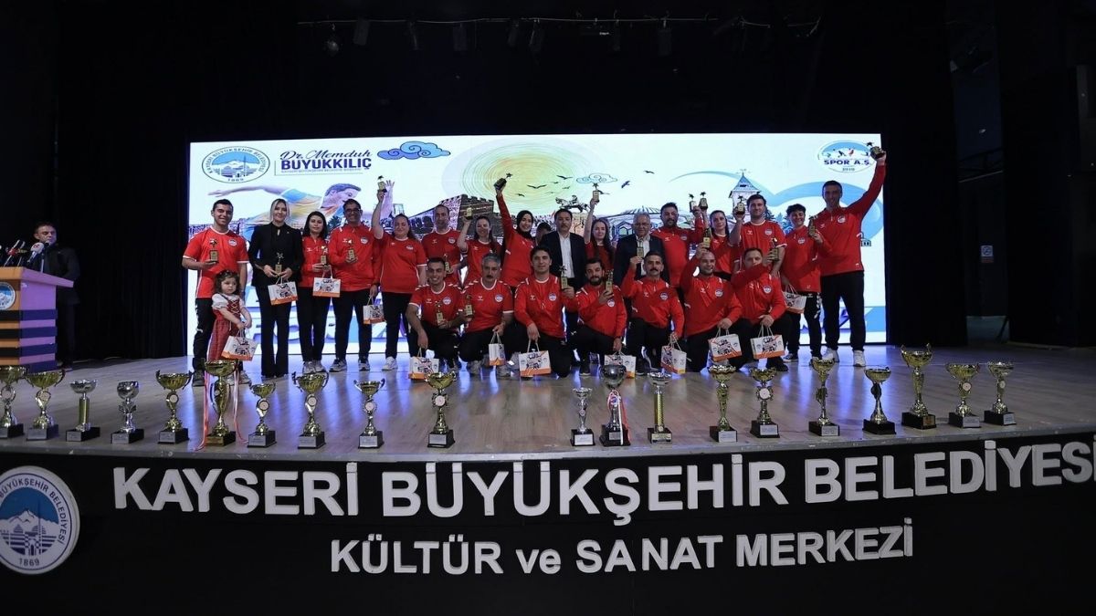 Kayserili Gençler Ödüllerini Başkan Büyükkılıç'tan Aldı! (4)