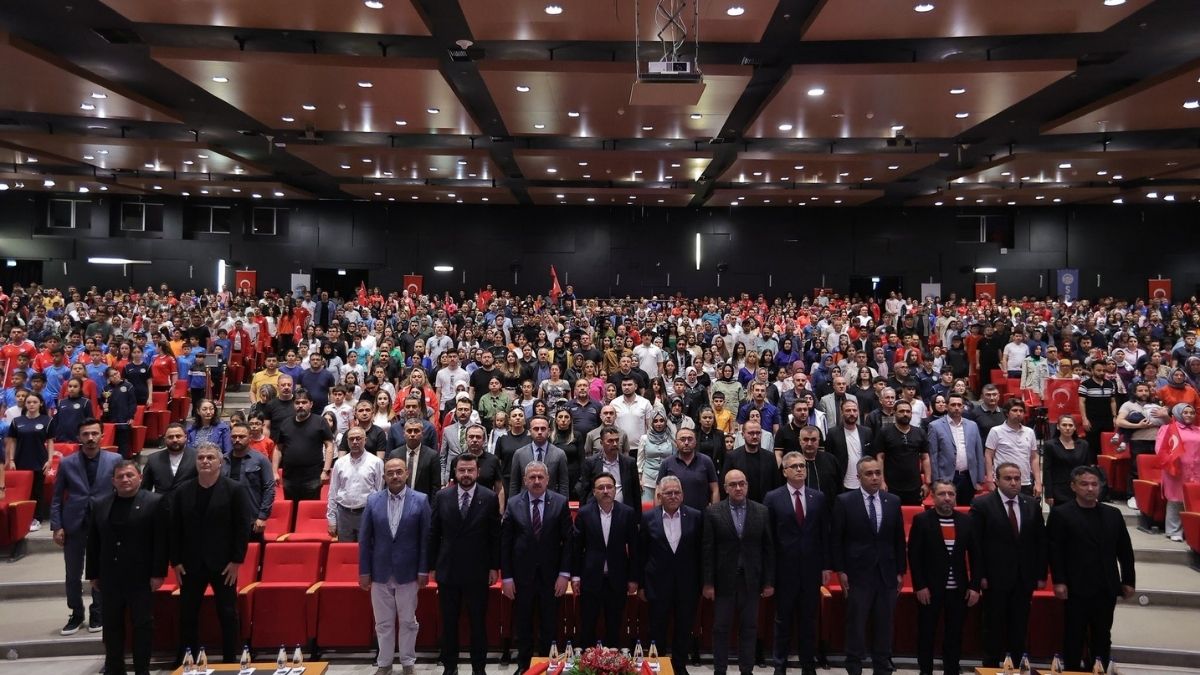 Kayserili Gençler Ödüllerini Başkan Büyükkılıç'tan Aldı! (5)