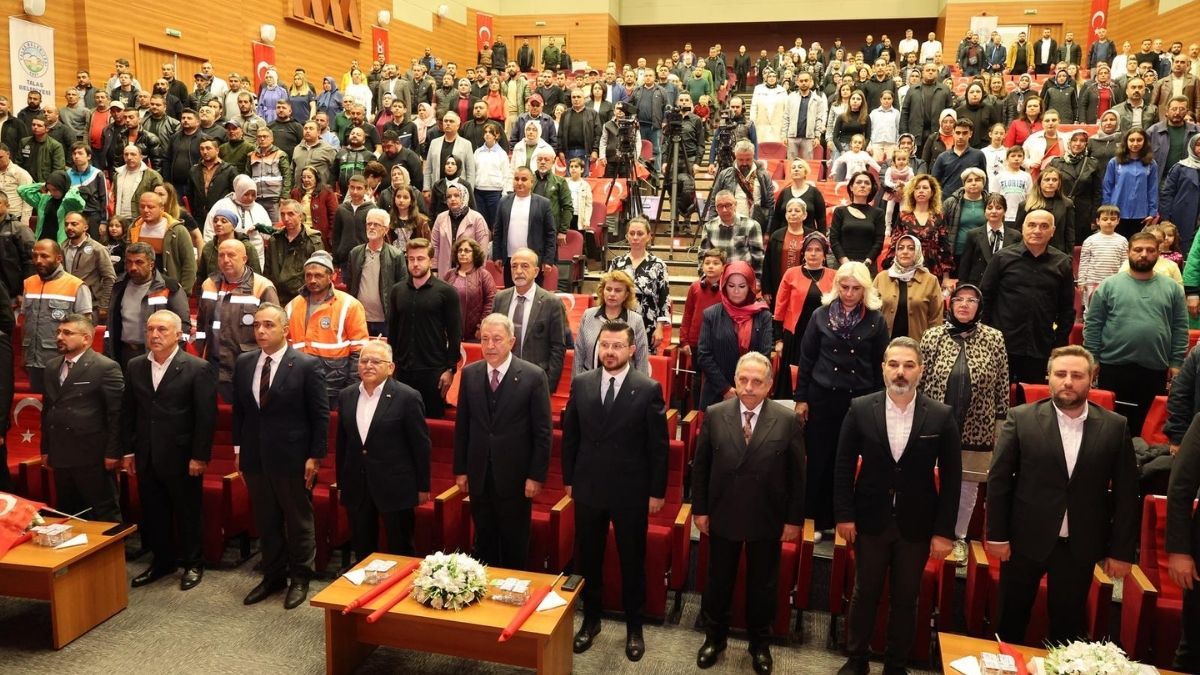 Kayseri'nin Yeni Müzik Grubu Ilk Konserini Verdi Milletvekili Ve Belediye Başkanları Da Katıldı (3)