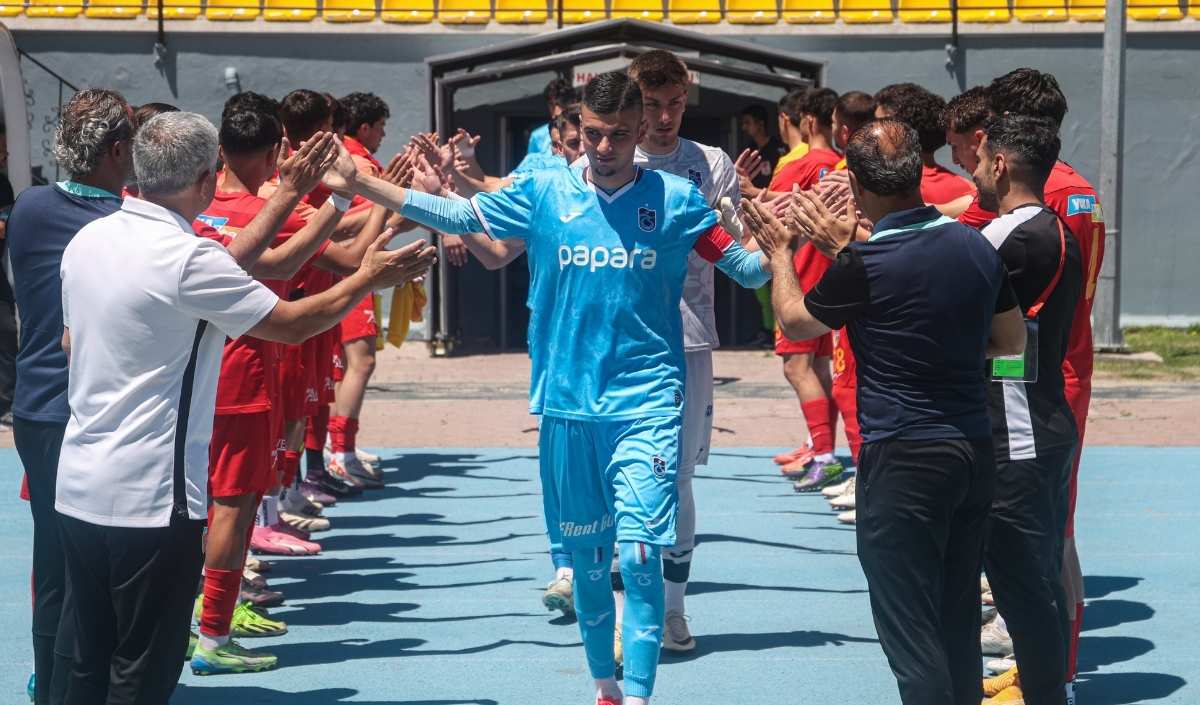 Kayserispor’dan Alkışlanacak Hareket! Şampiyonu Böyle Karşıladılar3 (2)