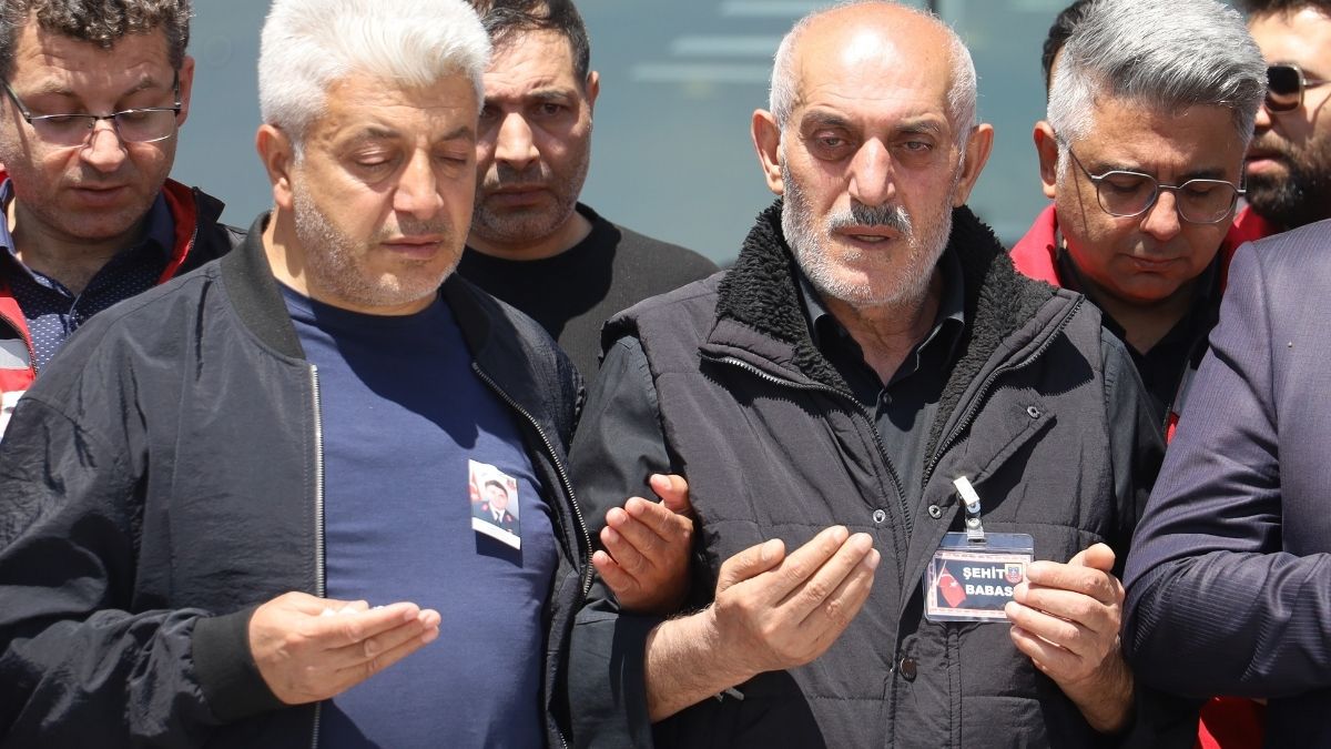 Komşuya Şehit Ateşi Düştü! Gözyaşları Içinde Son Yolculuğuna Uğurlandı (2)