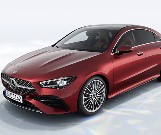 Türkiye Satış Fiyatı
2025 Mercedes-Benz CLA’nın Türkiye fiyatları henüz resmi olarak açıklanmadı, ancak Avrupa’da elektrikli versiyonun 45.000-55.000 euro, benzinli versiyonun ise 35.000-40.000 euro aralığında olması bekleniyor. Türkiye’deki vergi ve kur farkları nedeniyle fiyatlar 2.5-3.5 milyon TL bandında başlayabilir.