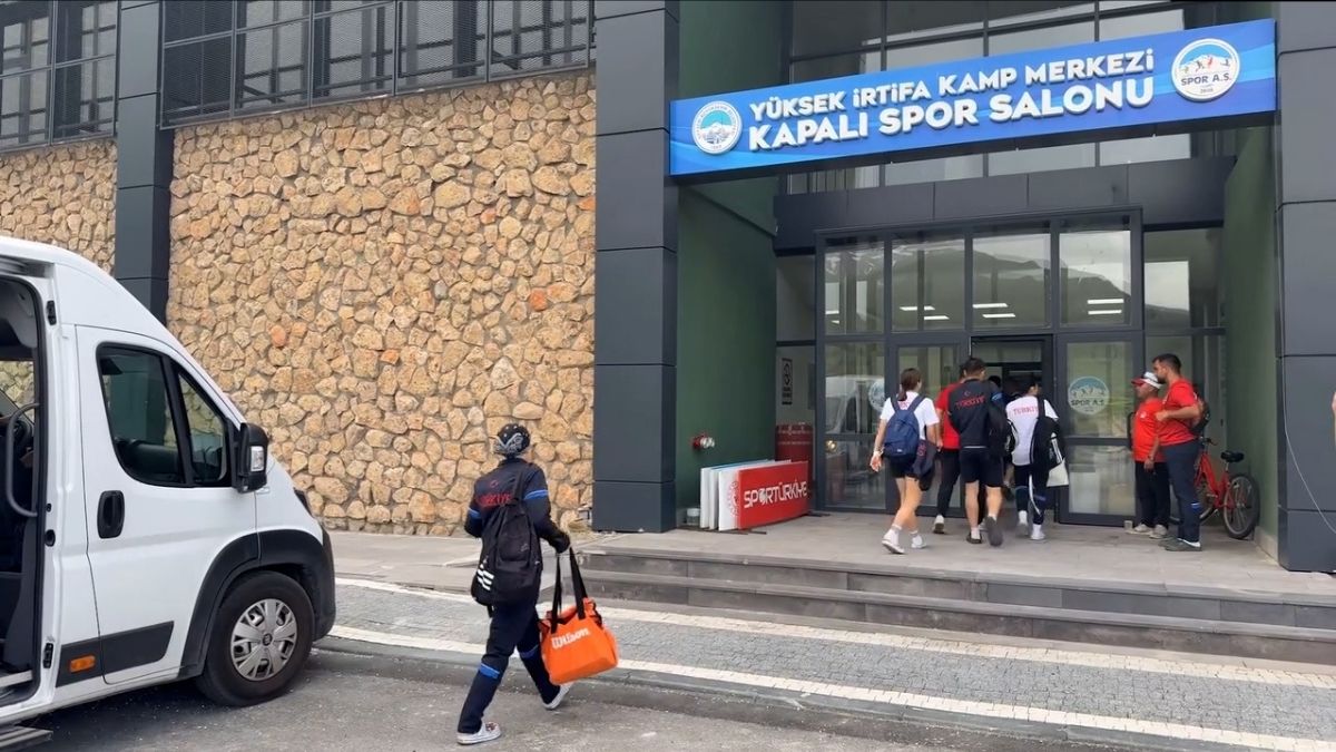 Milli Takım Şampiyonluk Için Erciyes'te Kamp Yapıyor! (1)