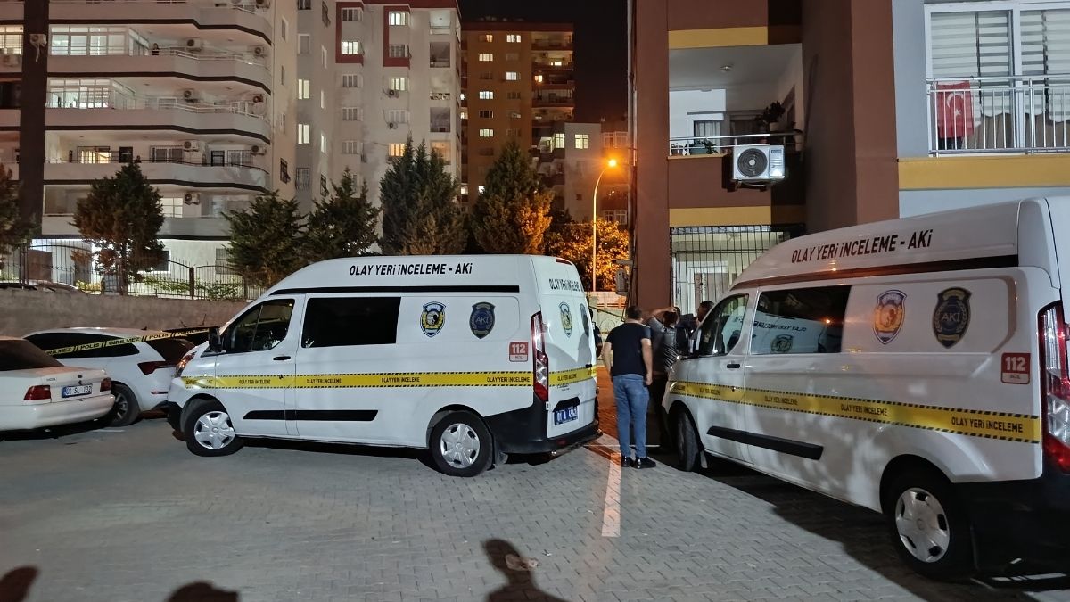 Sevgilisini 10 Yerinden Bıçaklayarak Öldüren Şahıs 12. Kattan Atladı! (2)