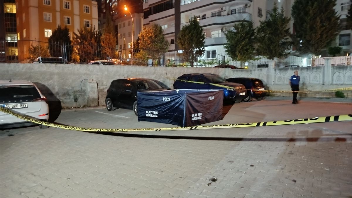 Sevgilisini 10 Yerinden Bıçaklayarak Öldüren Şahıs 12. Kattan Atladı! (3)