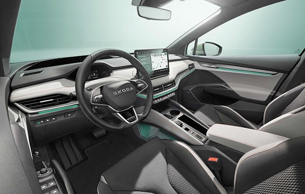 Daha yüksek performans arayanlar için Enyaq Coupé 85x, 82 kWsa bataryası ve dört tekerlekten çekiş sistemiyle öne çıkıyor. Arka ve ön aksta yer alan elektrik motorları, toplam 210 kW (285 PS) güç ve 545 Nm tork üretiyor. Bu model, 0-100 km/s hızlanmasını 6,7 saniyede tamamlıyor ve 558 km’ye kadar menzil sunuyor. 175 kW DC şarj kapasitesiyle batarya, %10’dan %80’e 28 dakikada şarj edilebiliyor.