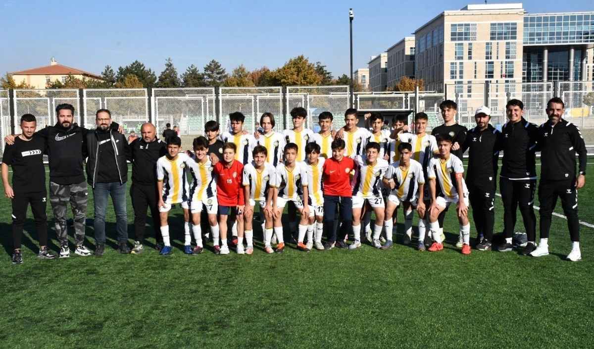 Talas Belediyespor Gençleri (1)