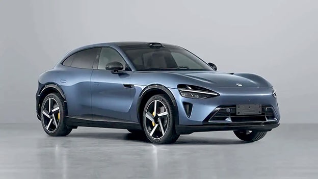 YU7, güvenlik ve akıllı sürüş teknolojilerinde de iddialı. 2200 MPa ultra yüksek dayanımlı çelikten entegre roll cage, alüminyum-çelik hibrit gövde ve kurşun geçirmez kaplamalı batarya paketi, 50’den fazla pasif güvenlik testinden geçmiş. NVIDIA Thor çipi (700 TOPS) ve 4D radar destekli gelişmiş sürücü asistan sistemi (ADAS), otonom sürüşte çıtayı yükseltiyor. Akıllı kapı kolları, Ultra-Wideband (UWB) teknolojisiyle anahtarsız giriş ve bagaj erişimi sağlıyor.