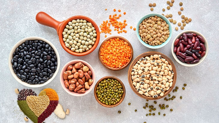 Baklagiller
Baklagiller, mercimek, nohut ve fasulye gibi besinler, hem demir hem de protein açısından zengin seçeneklerdir. Özellikle vejetaryen veya vegan beslenenler için ideal bir alternatiftir. Kan yapımını desteklerken, vücudun demir seviyelerini dengelemeye yardımcı olurlar. Çorba, salata veya ana yemek olarak tüketilebilirler.