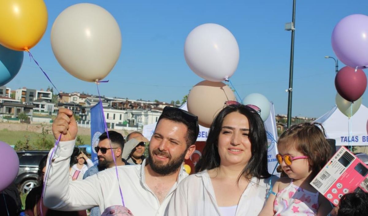Balonlar Kanseri Yenen Minik Kahraman Için Uçtu! (2)
