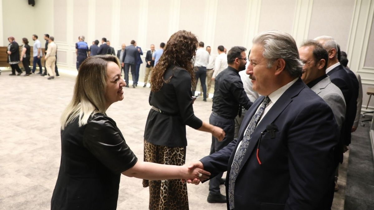 Başkan Palancıoğlu Mesaiye Bakın Nasıl Başladı (1)