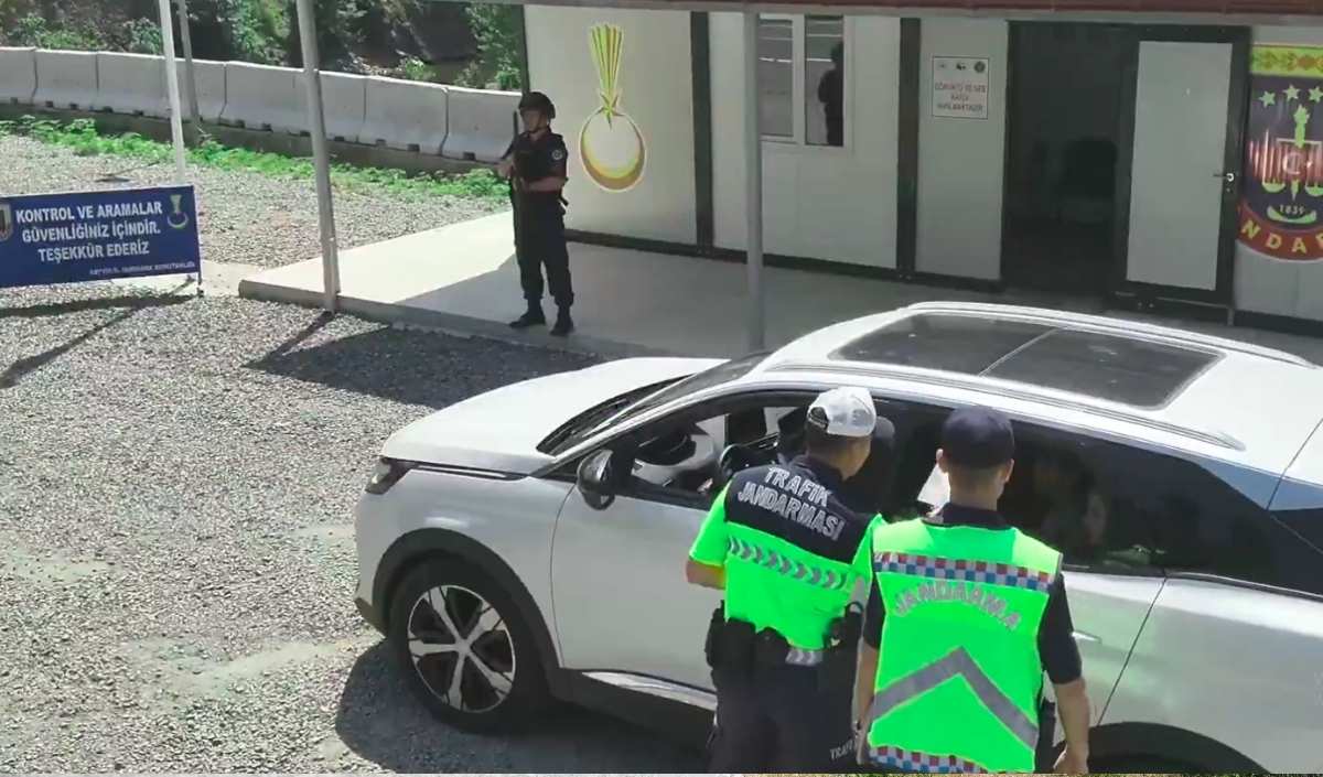 Trafikte Tehlikeye Geçit Yok 102 Bin Sürücüye Alkol Cezası