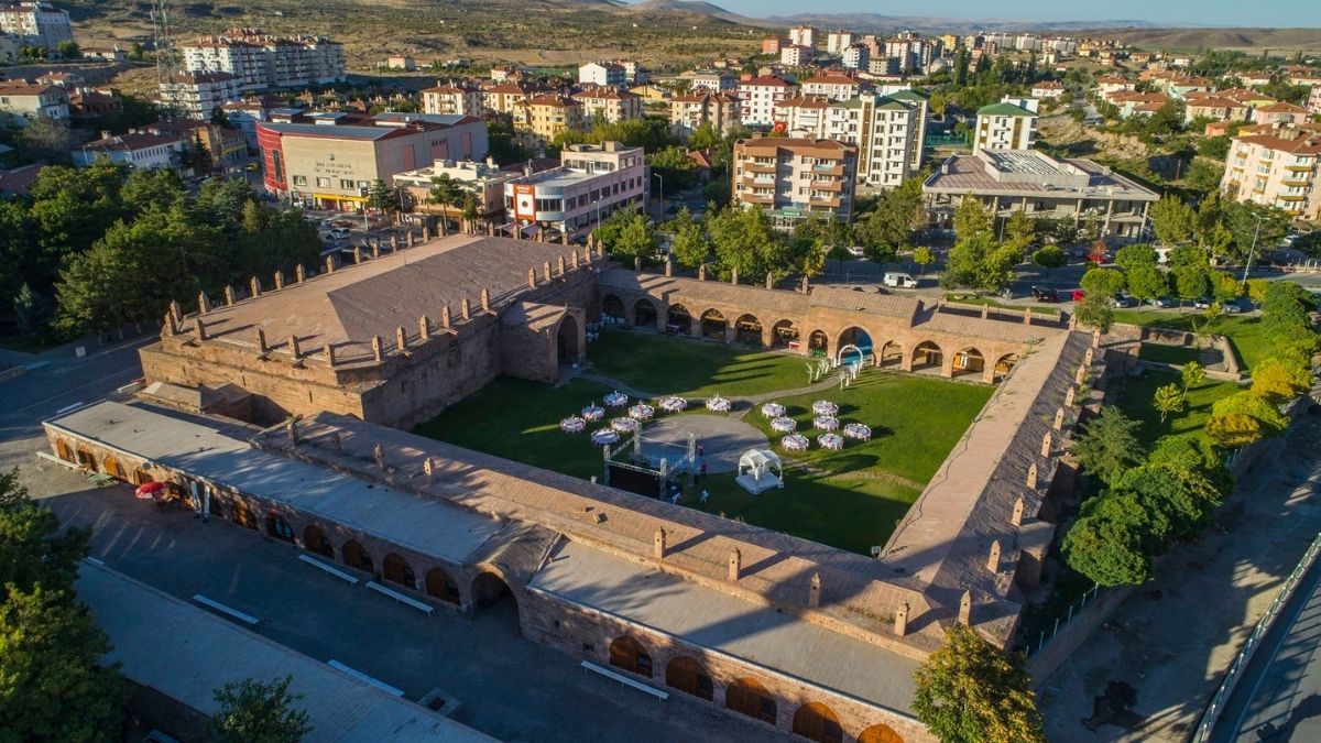 Filmlere Konu Oldu! Kayseri'nin O Ilçesine Binlerce Kişi Akın Ediyor (4)