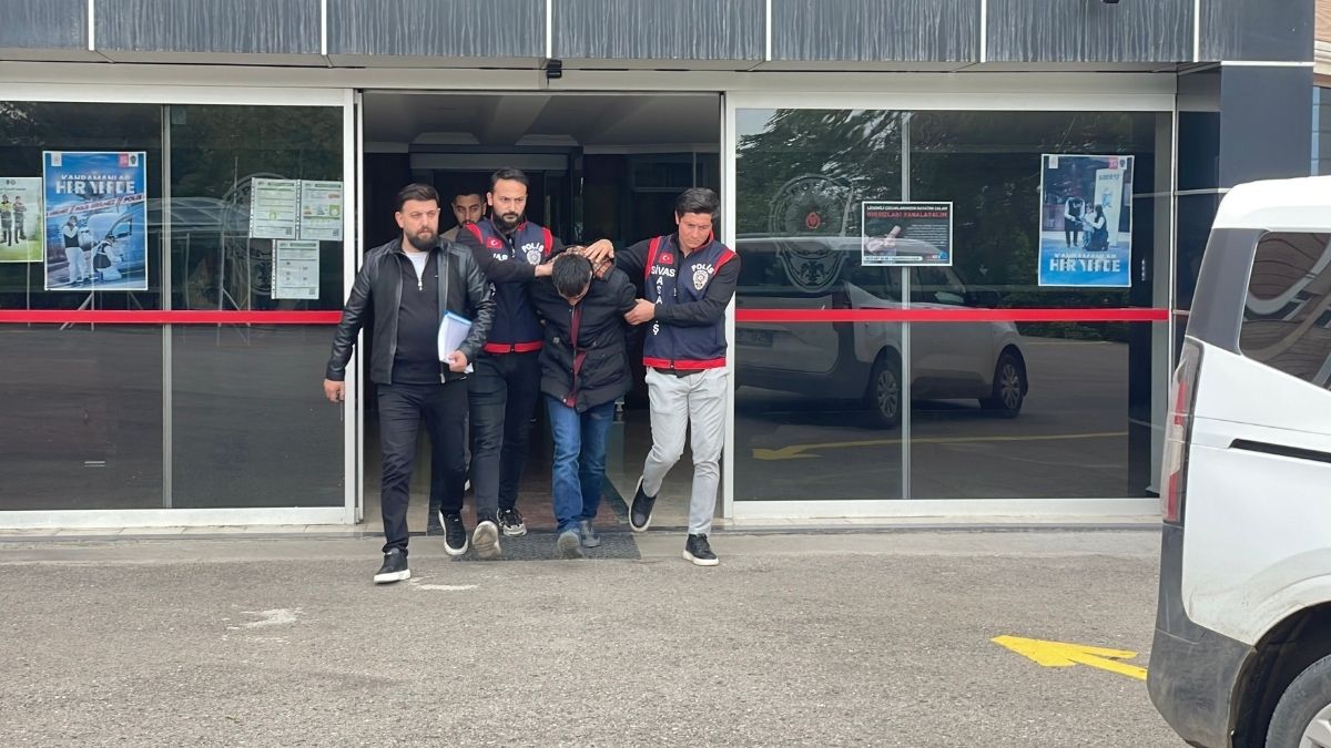İki Kardeş Evlerinde Boğazlarından Kesilmiş Halde Bulunmuştu! Olay Ile Ilgili Yeni Gelişme (2)