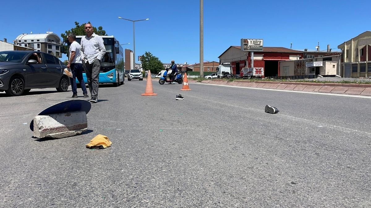 Karşıya Geçerken Tır Çarptı! Metrelerce Sürüklenen Yaşlı Adam Feci Şekilde Can Verdi (1)