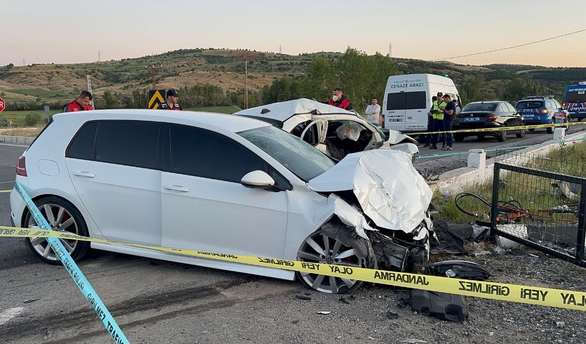 Kavşakta Feci Kaza! Evli Çift Can Verdi (2)