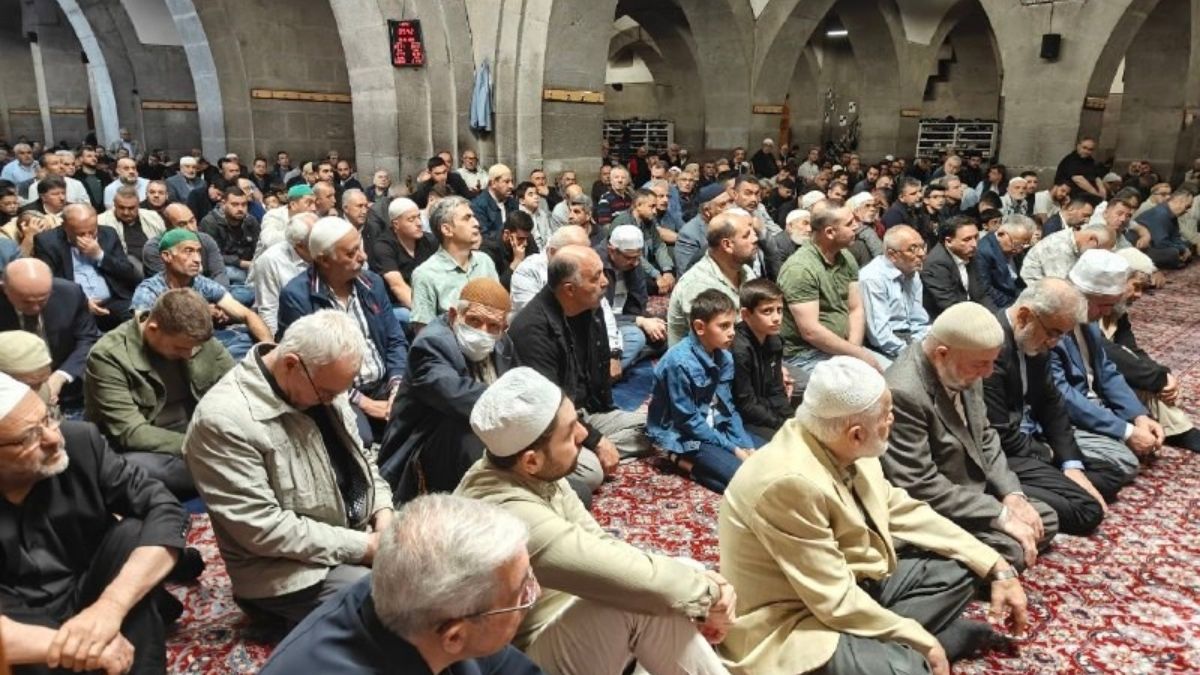 Kayseri'de Bayram Namazında Camiler Doldu Taştı! (2)