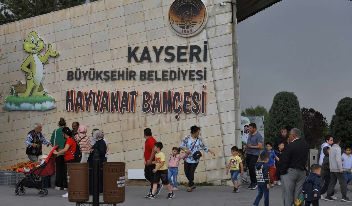 Kayseri'de Hayvanat Bahçesine Akın Ettiler (3)