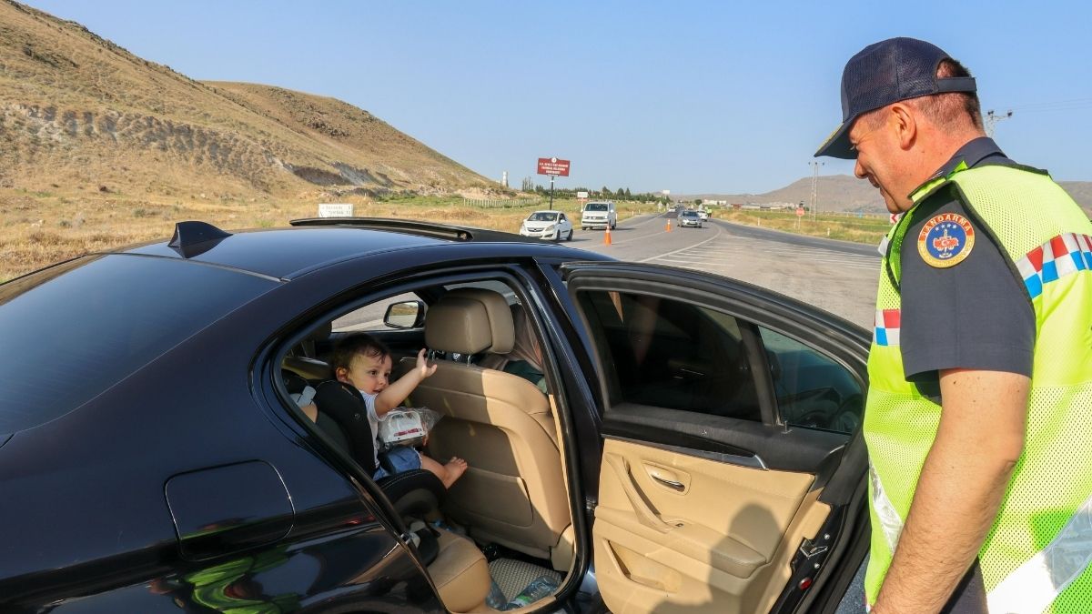 Kayseri'de Jandarma Komutanı Teftişe Çıktı! Tedbirleri Yerinde Inceledi (1)