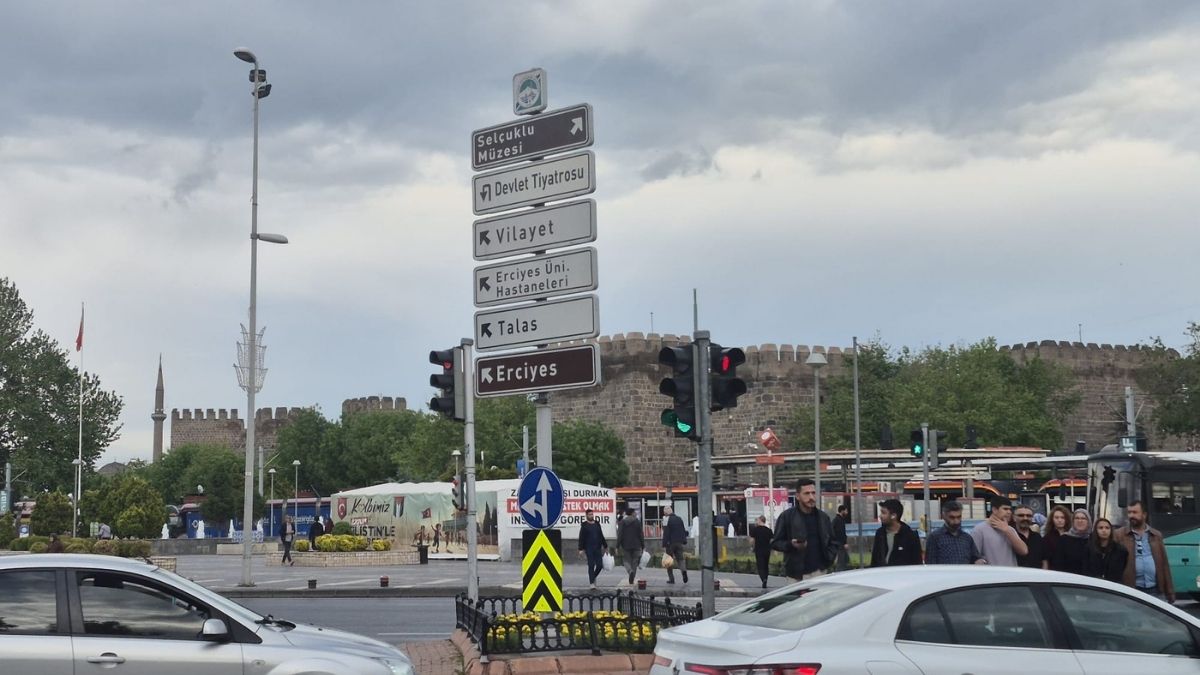 Kayseri’de Kahverengi Tabelalar Nereyi Gösteriyor (1)-1