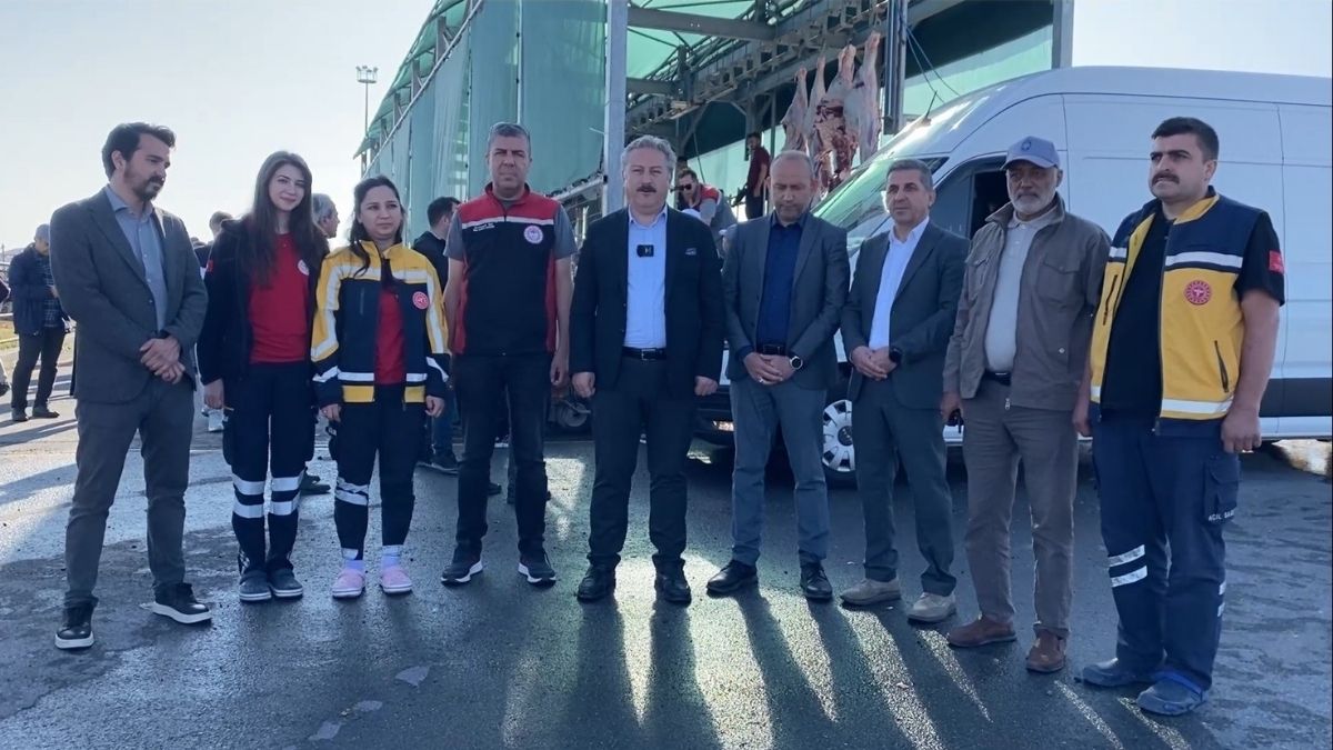 Kayseri'de Kurban Pazarlarında Personeller Sahada! Başkan Tek Tek Bayramlaştı (3)