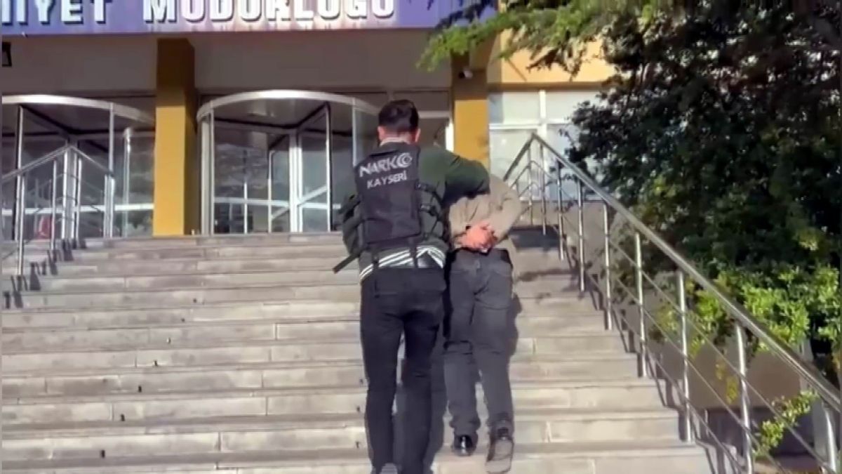 Kayseri'de Polis Ekiplerinden Zehir Tacirlerine Bayramda Baskın! (1)