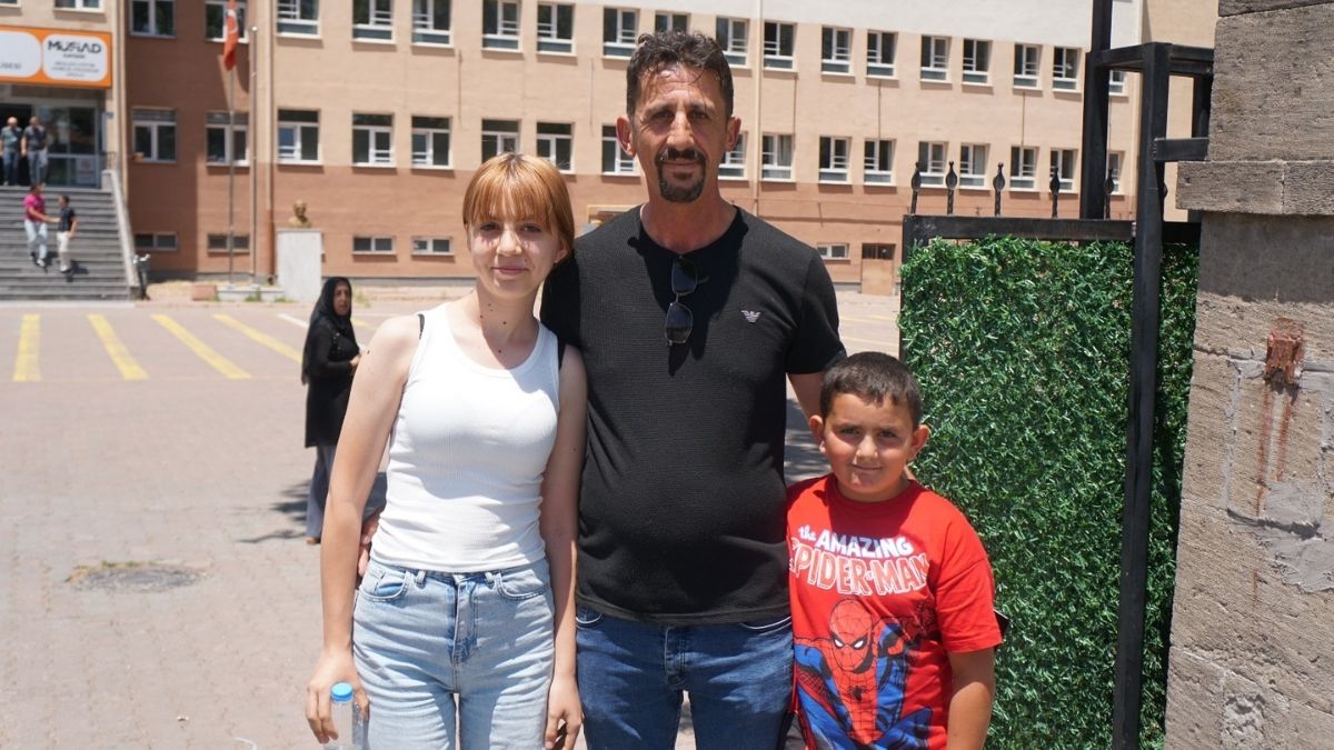 Kayseri’de Sınav Sonrası Öğrenciler Ne Söyledi  (1)