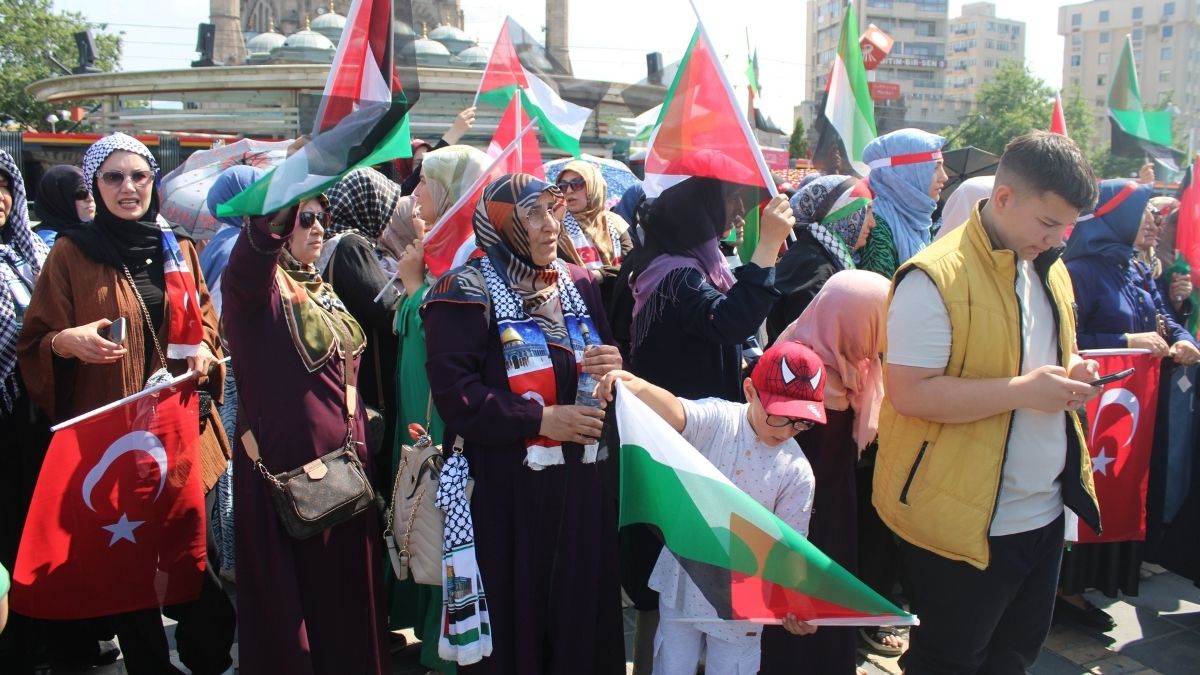 Kayseri'den 10 Aktivist Mısır'a Uğurlandı! Gazze Için Yürüyecekler (3)