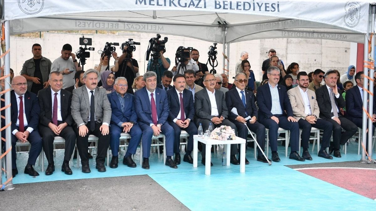 Kayseri'den Yeni Rekor! 3 Okul Aynı Anda Açıldı (1)