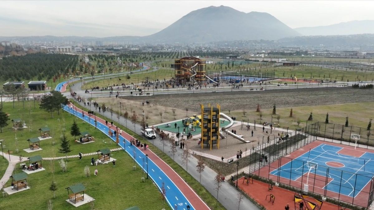 Kayserililer O Mekanı Çok Sevdi! Sıcaktan Bunalan Soluğu Orada Alıyor (2)