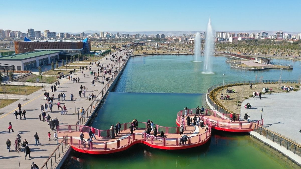 Kayserililer O Mekanı Çok Sevdi! Sıcaktan Bunalan Soluğu Orada Alıyor (5)