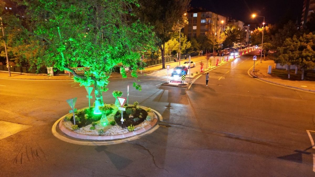 Kayseri'nin 22 Farklı Bölgesine Yapıldı! Tasarruf Sağlanırken Görsel Şölen Oluşturdu (1)