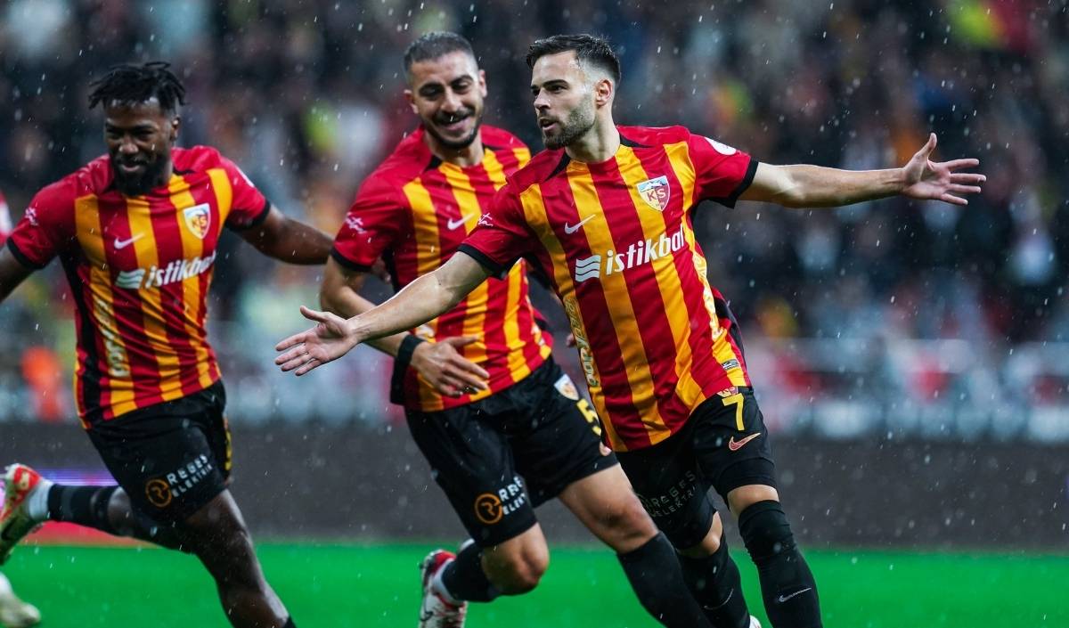 Kayserisporda Iki Futbolcu Süper Lig (1)