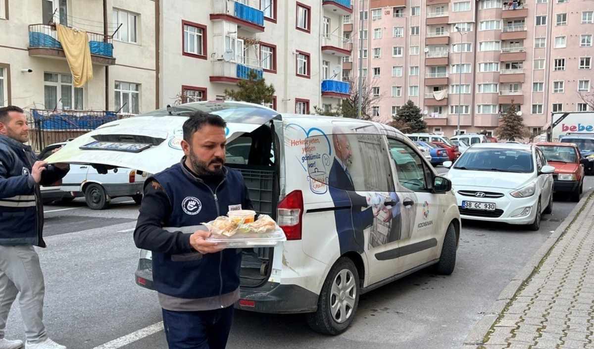 Kocasinan’dan Gönüllere Dokunan Hizmet, Her Gün 4 Çeşit Yemek (3)