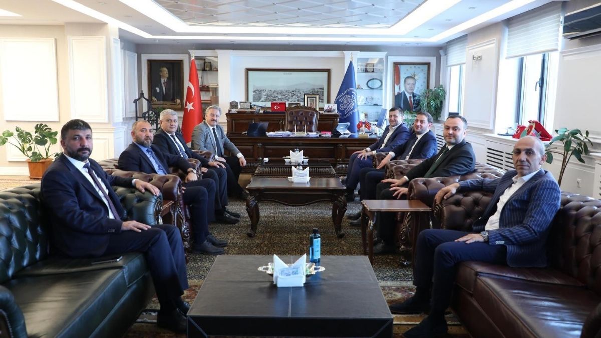 Mhp’li Baki Ersoy’dan Dikkat Çeken Ziyaret! Belediye Başkanı Ile Bir Araya Geldi (1)
