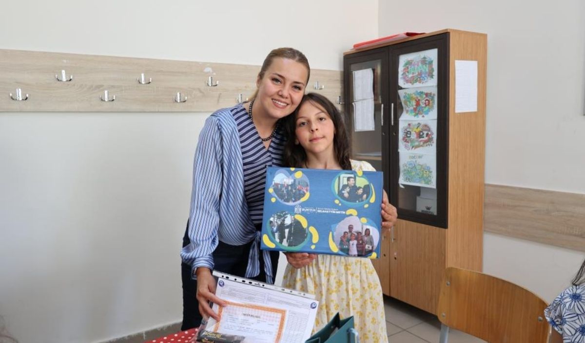 Öğrenci̇lere Hedi̇ye