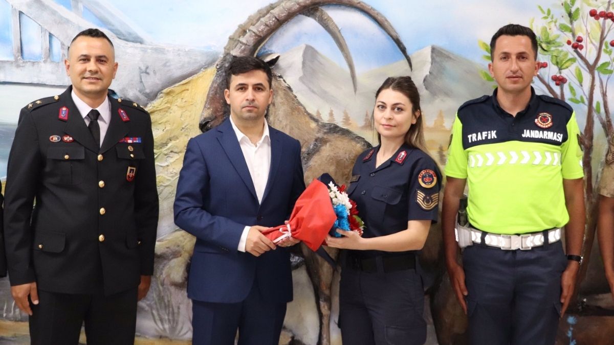 Sivas’ta Kayserili O Isim Dikkat Çekiyor! Bir Ilçeyi Yönetiyor (4)
