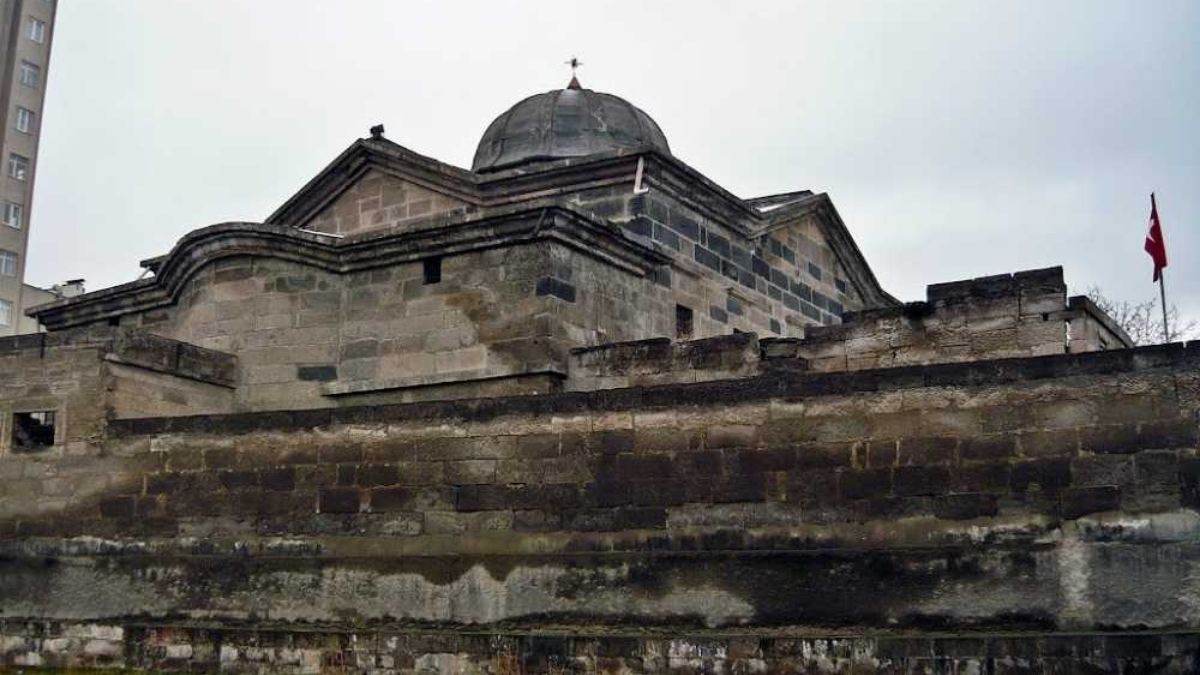 Surp Krikor Lusavoric Ermeni Kilisesi (1)