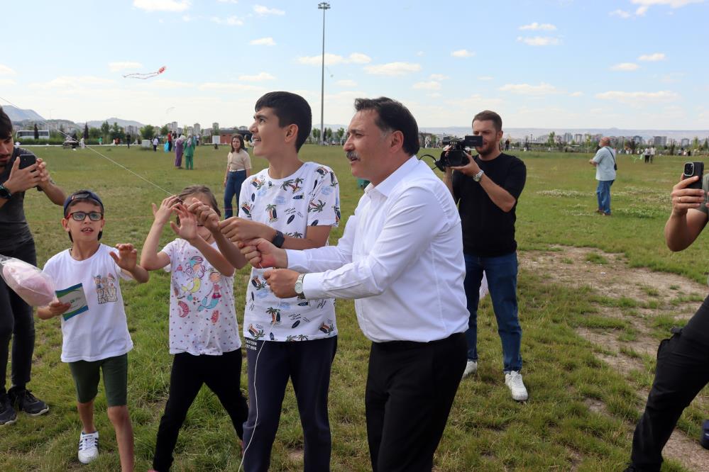 Vali Gökmen Çiçek Uçurtma 2
