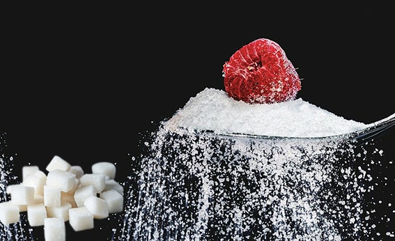 Şekeri Hayatınızdan Çıkarın
Şeker, kolesterolün gizli düşmanı! Fazla şeker tüketimi, LDL kolesterolü yükseltebilir ve diğer sağlık sorunlarına davetiye çıkarabilir. Hazır gıdalar, gazlı içecekler ve aşırı meyve tüketiminden kaçının. Doğal tatlandırıcılar bile ölçülü kullanılmalı. Şekersiz tarifler ve taze sebze-meyve ağırlıklı beslenme, kolesterolünüzü kontrol altında tutar.