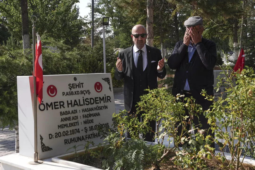 ömer halisdemir