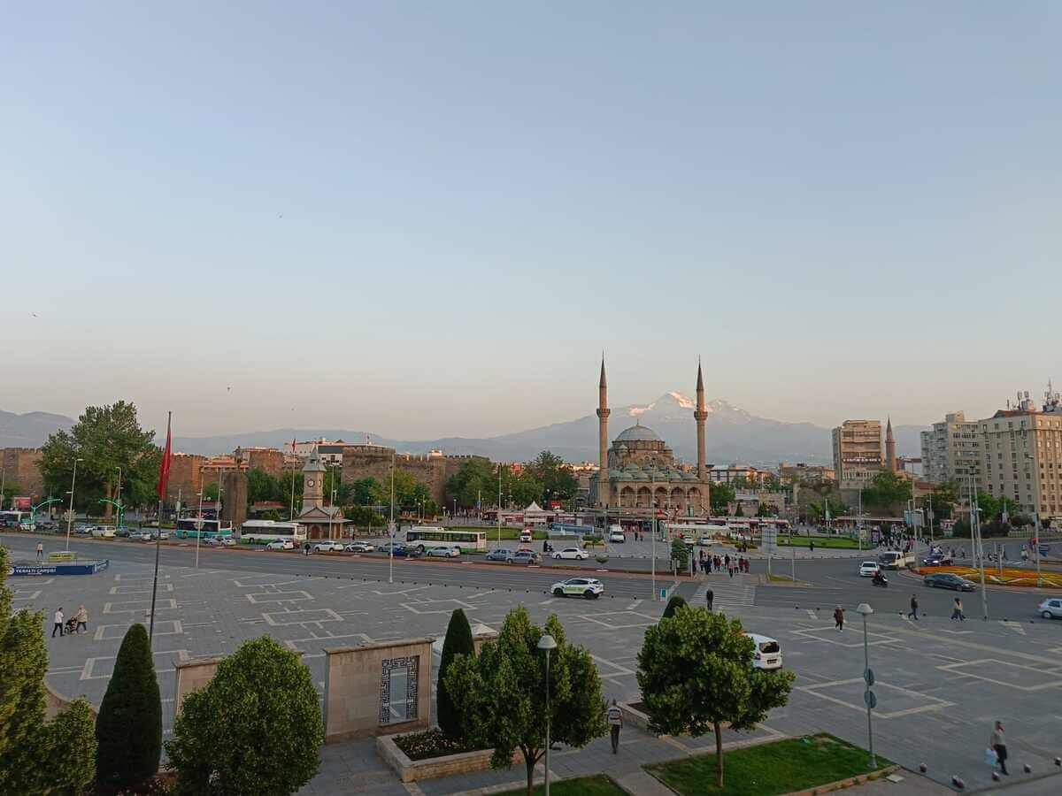 cumhuriyet meydanı