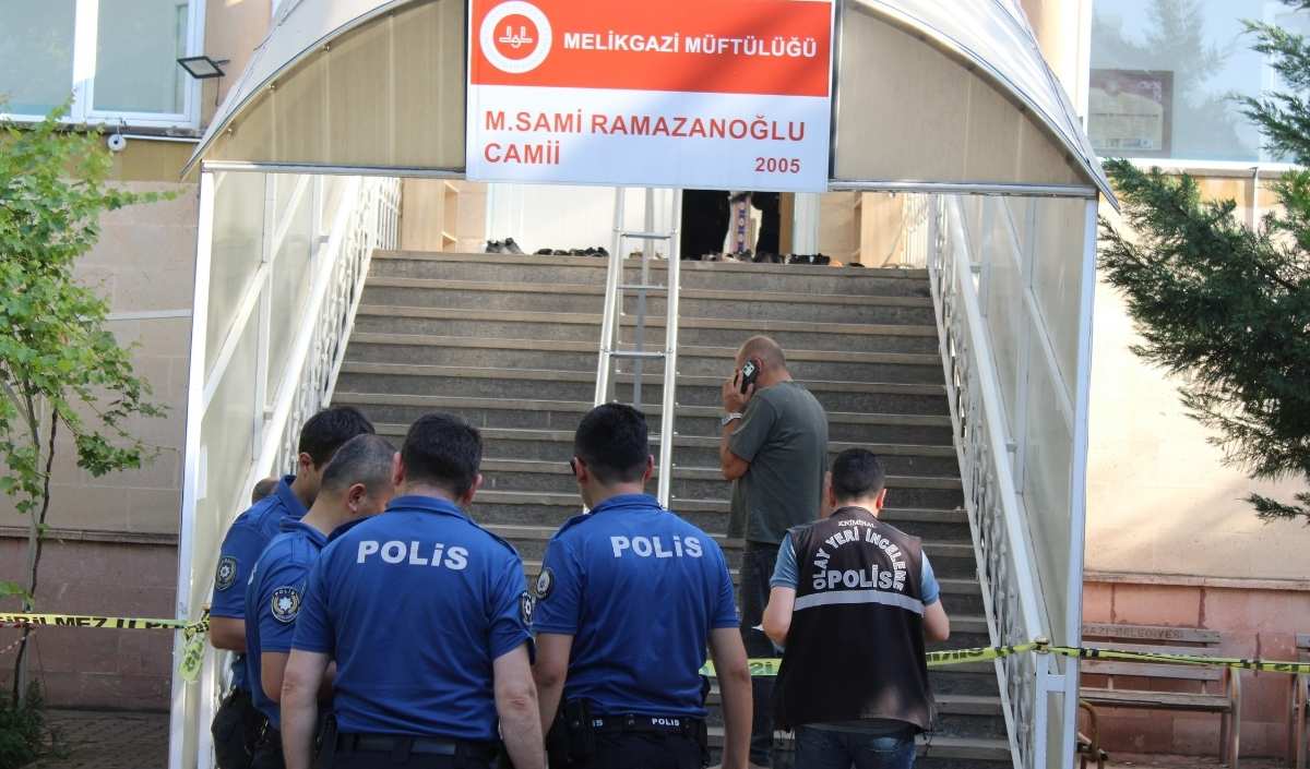 Camide Akıl Almaz Olay (2)